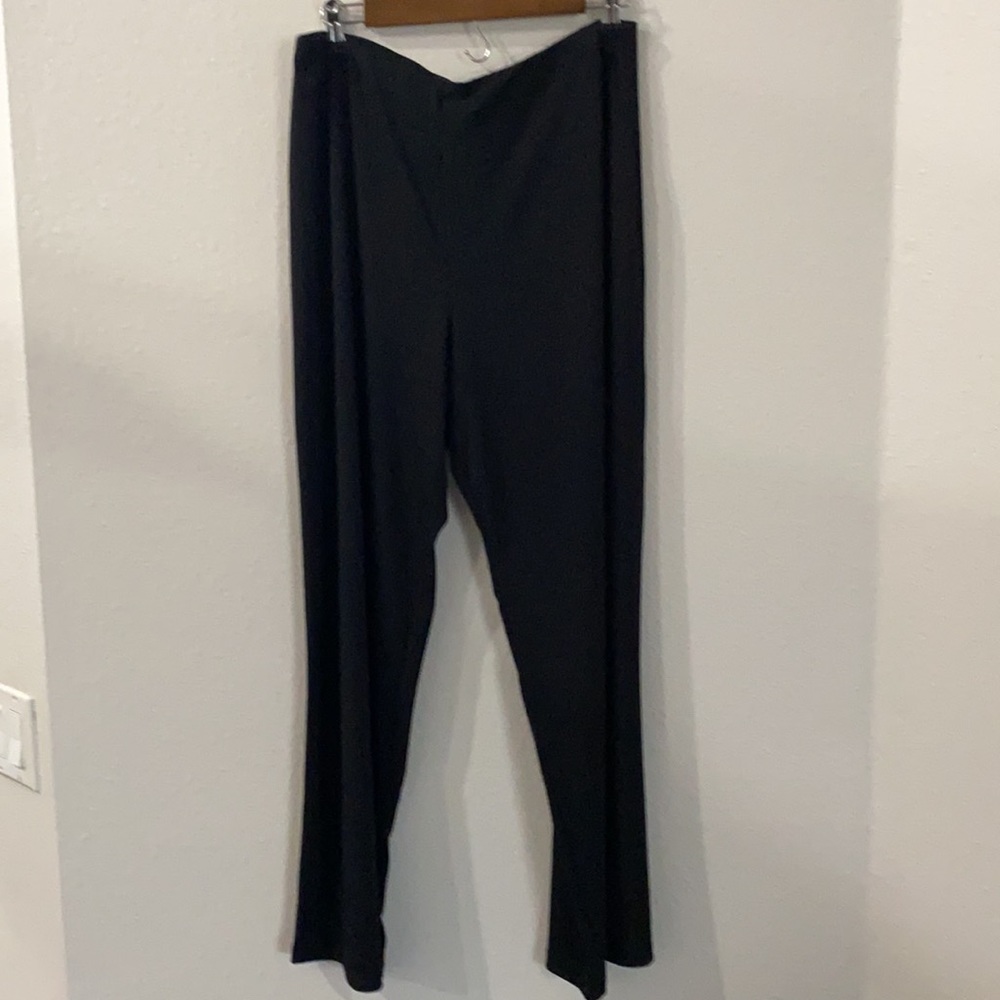 Woman wide leg pants in a relaxed fit with elastic waist